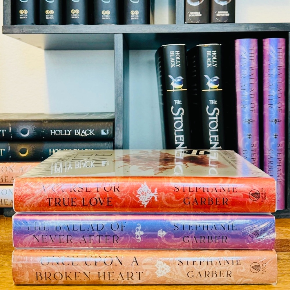 Owlcrate Exclusive Signed OUABH + Signed TBONA + Signed ACFTL ( NEW IN PLASTIC )